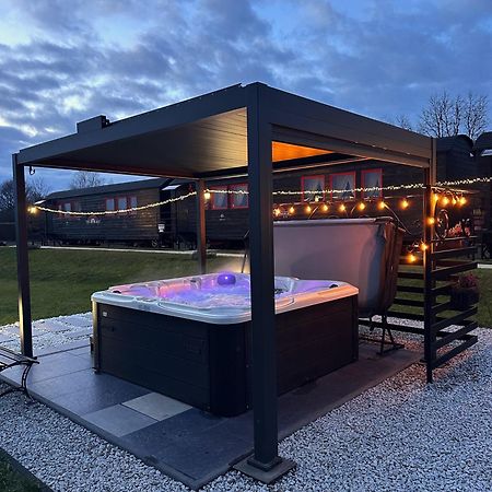 Stacja Galicja - Nocleg W Pociagu Blisko Energylandia Zator Bagian luar foto