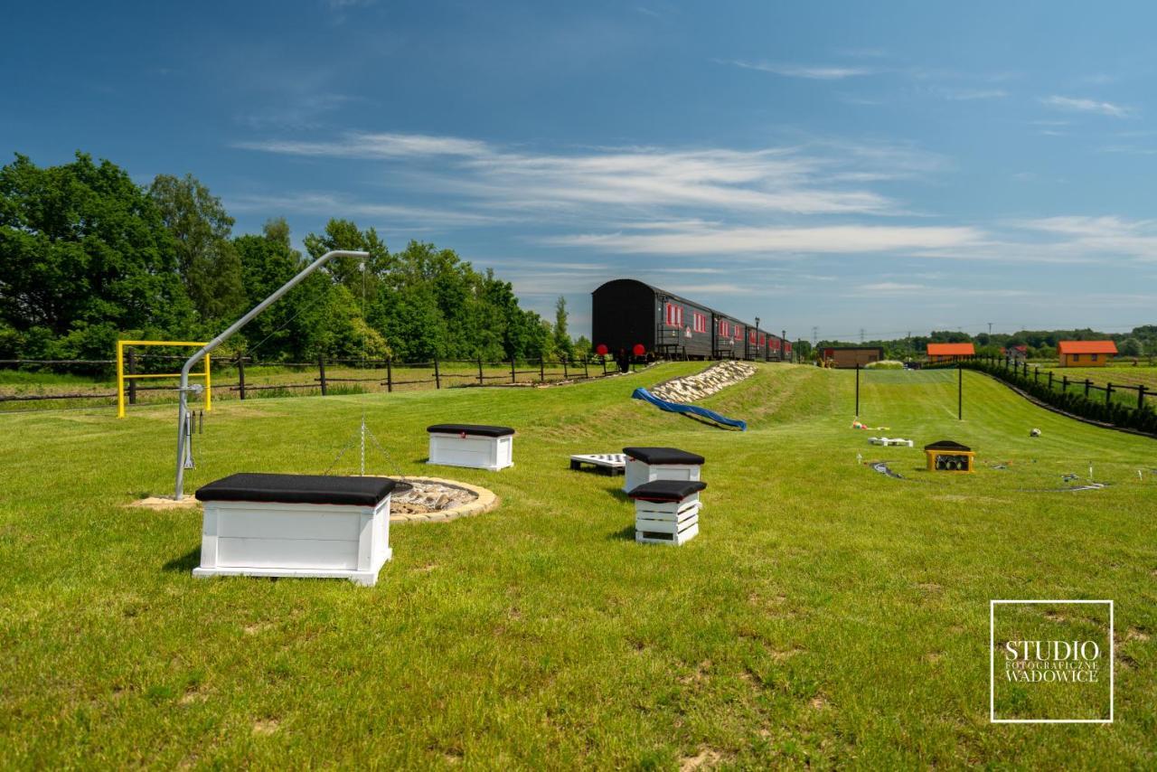 Stacja Galicja - Nocleg W Pociagu Blisko Energylandia Zator Bagian luar foto