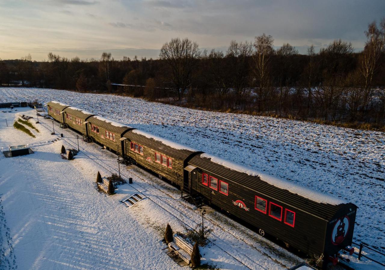 Stacja Galicja - Nocleg W Pociagu Blisko Energylandia Zator Bagian luar foto