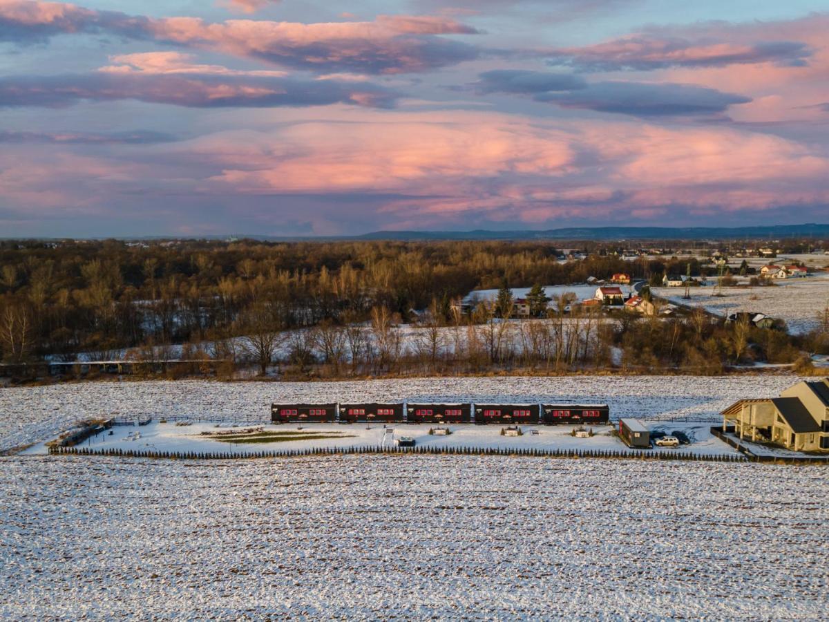 Stacja Galicja - Nocleg W Pociagu Blisko Energylandia Zator Bagian luar foto