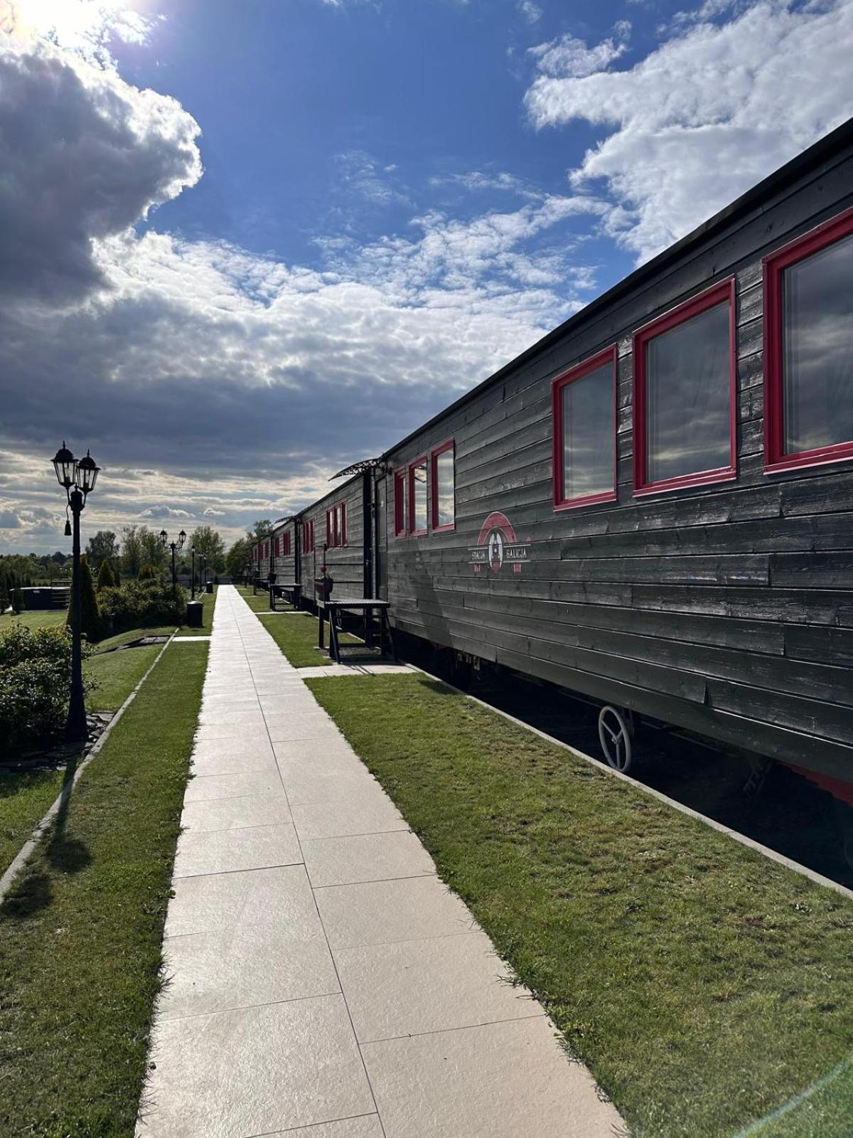 Stacja Galicja - Nocleg W Pociagu Blisko Energylandia Zator Bagian luar foto
